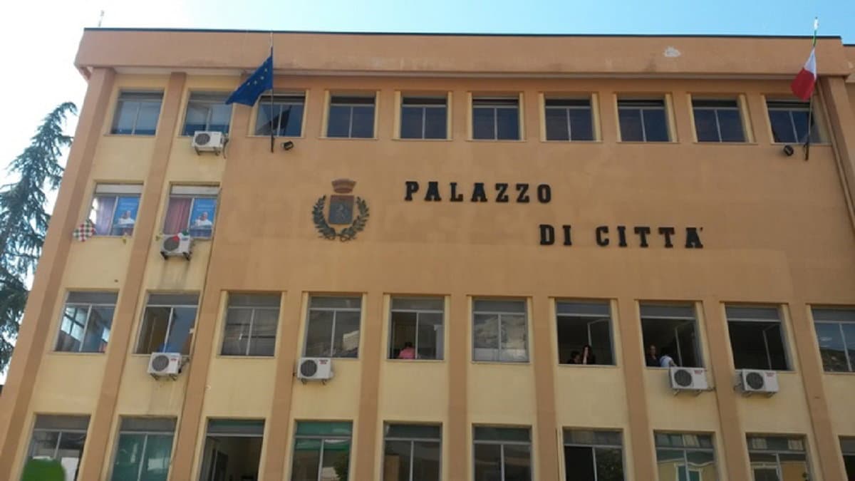 Cassano, incarico esterno per l’Ufficio Urbanistico. La minoranza insorge: «Atto discriminatorio»