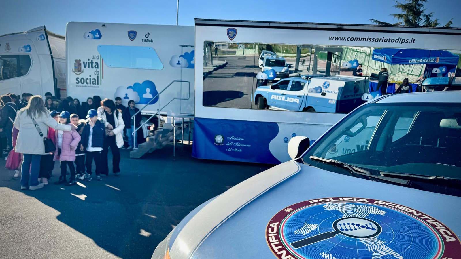 “Una vita da social” fa tappa a Corigliano-Rossano