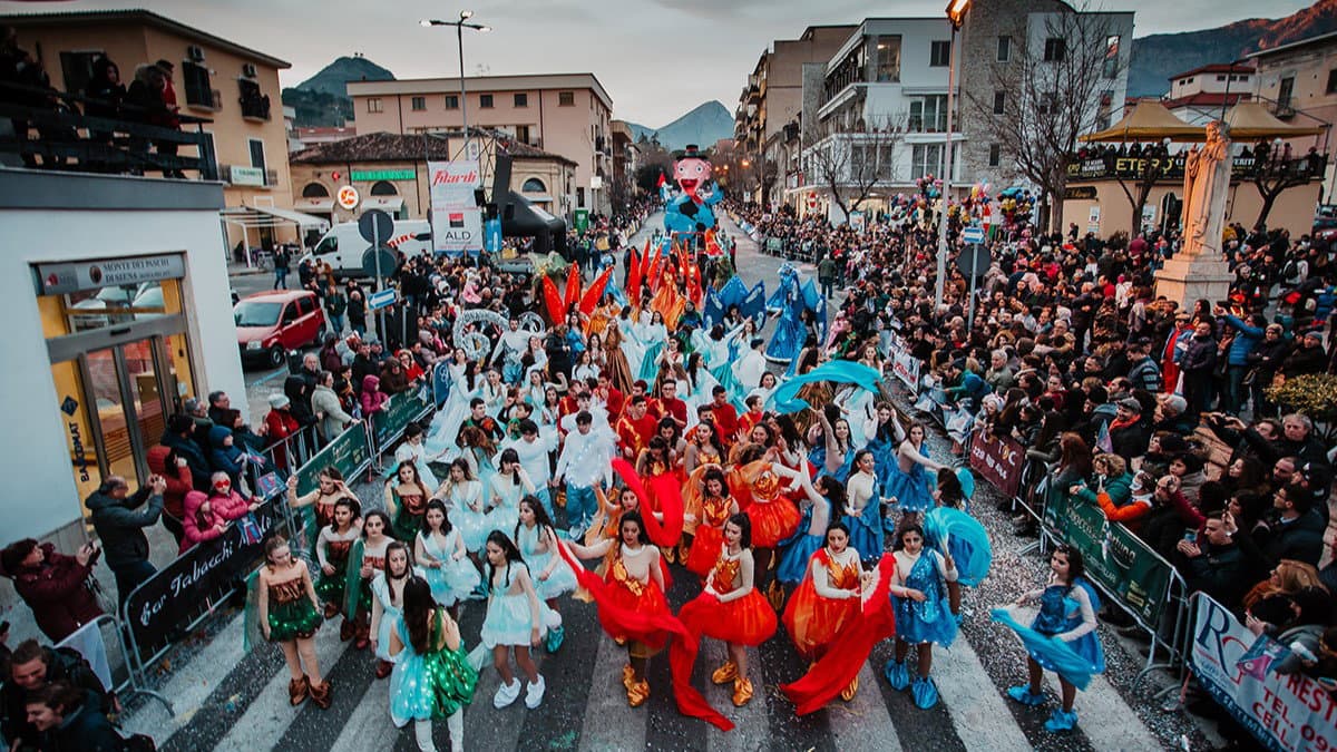 Castrovillari si prepara al 68° Carnevale: dal 7 al 17 febbraio 2026 un’esplosione di colori e tradizione