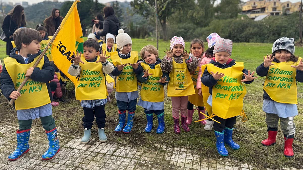 I bimbi del Magnolia "si sporcano le mani" per la Festa dell'Albero