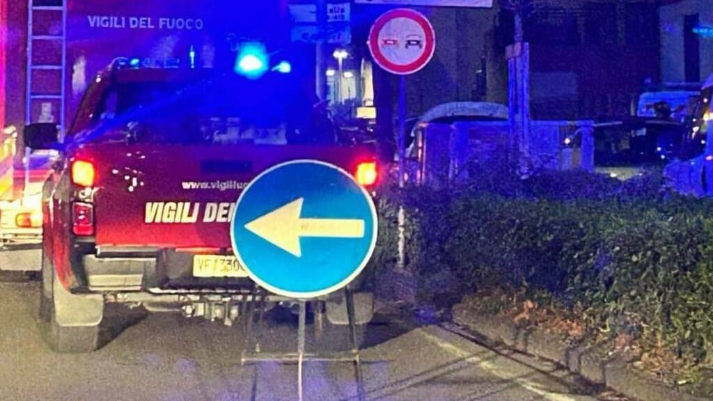 Maltempo su Rossano, notte di interventi per i Vigili del Fuoco: salvati quattro giovani dal sottopasso allagato