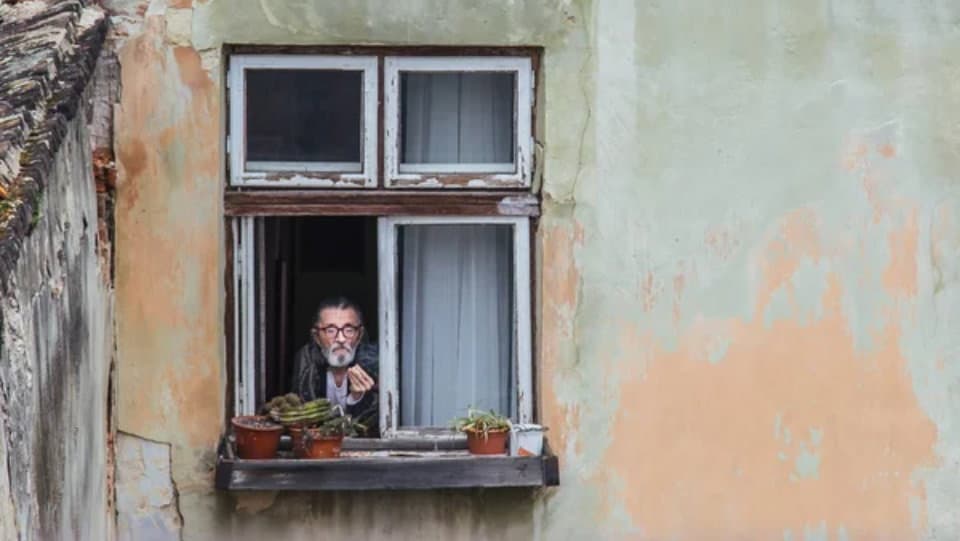 Giovani schiacciati dal mal di vivere e anziani che muoiono soli: nella Calabria del nord-est aumentano i drammi umani
