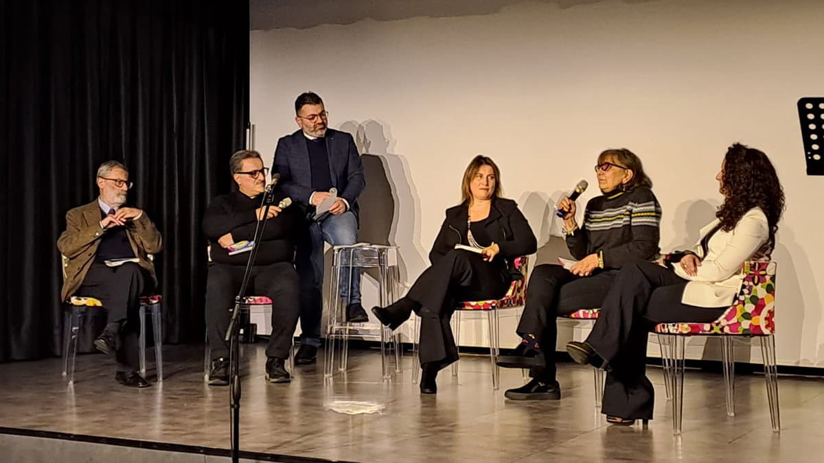 La felicità come sottrazione: riflessioni, arte e spettacolo A Co-Ro per la presentazione del libro di Mazzei