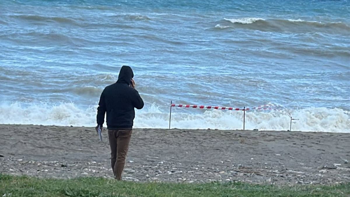 Cadavere ritrovato sulla spiaggia di Cariati: indagini in corso
