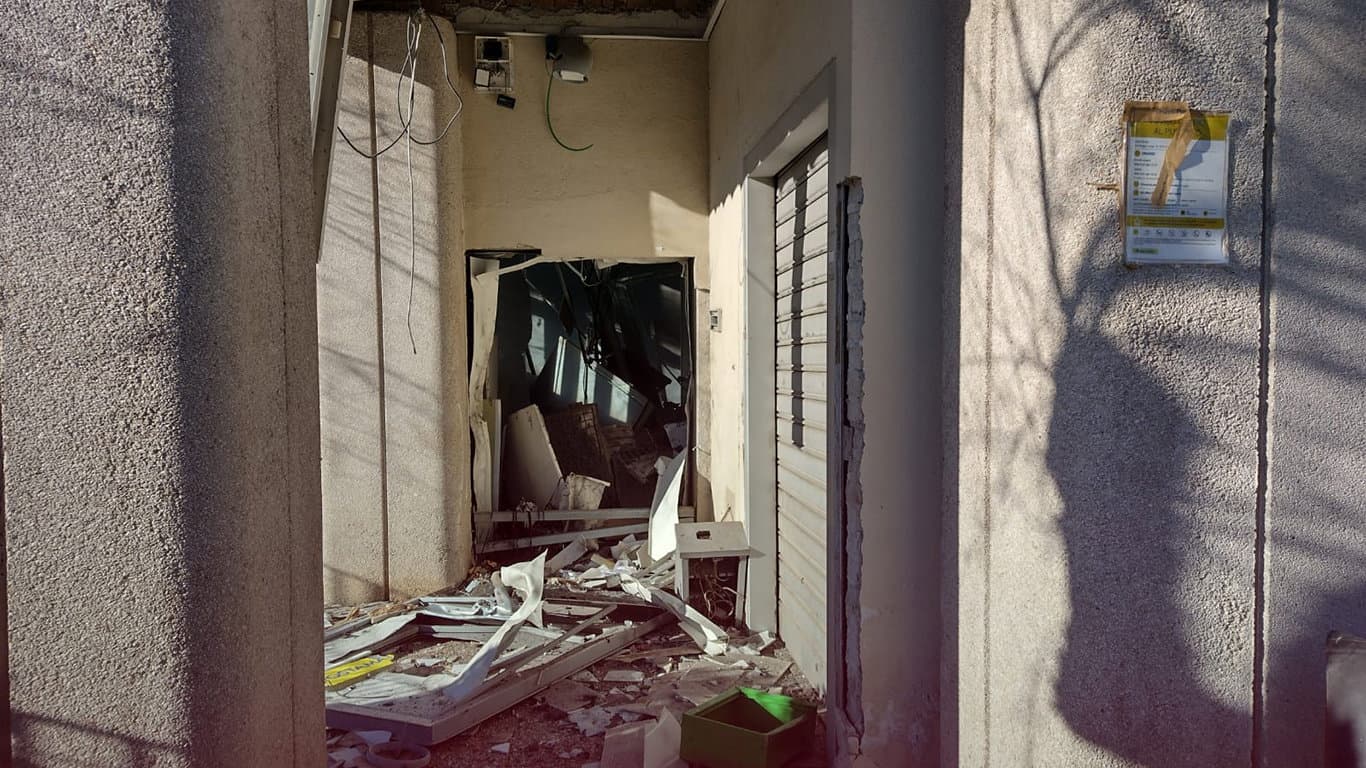 Postamat di Laino Borgo assaltato con l'esplosivo: indagano i carabinieri