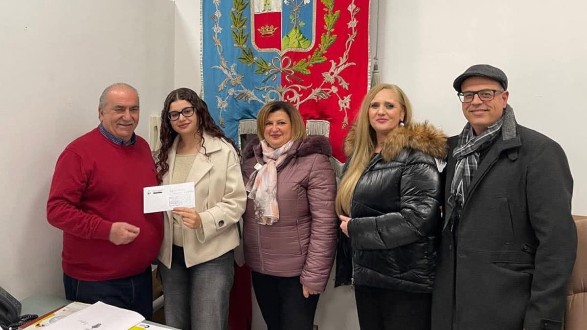 Frascineto, Rosanna Viceconte riceve la Borsa di Studio "Luigi Angelo Bellusci"