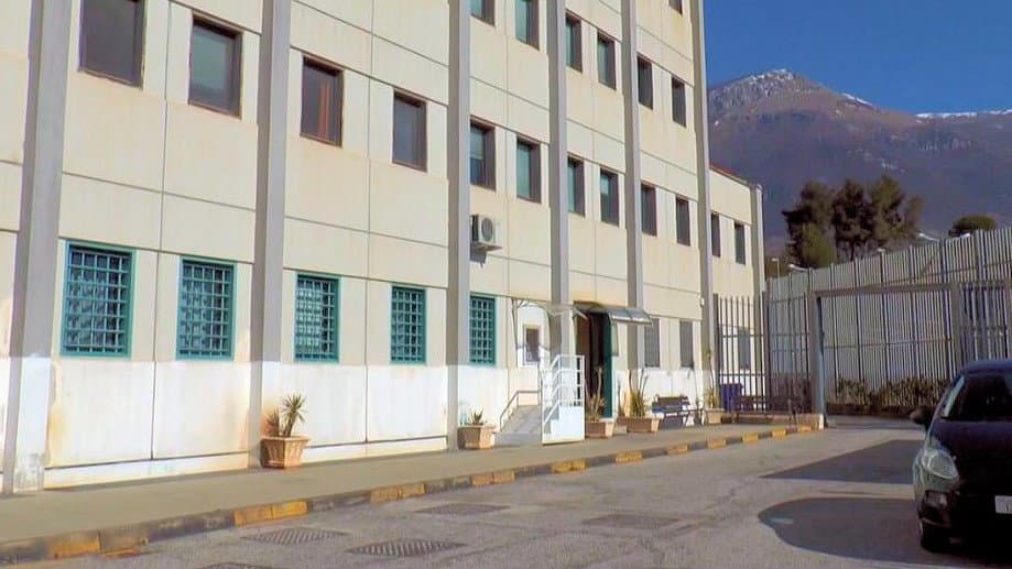 Castrovillari, tenta la fuga durante il lavoro esterno: detenuto rintracciato dopo poche ore