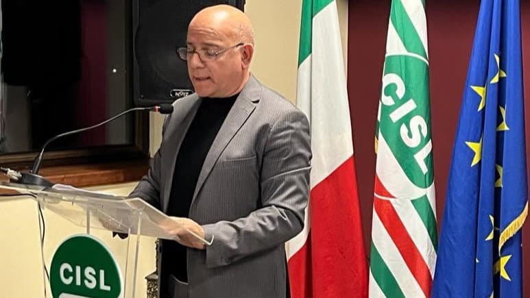 Allevatori in protesta per gli attacchi dei lupi alle mandrie. Cisl : «Gravi conseguenze economiche e sociali»