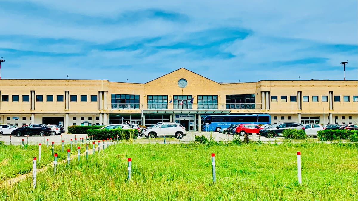 Aeroporto Crotone, la carta del Cargo per salvarlo. Ma il vero nodo resta il bacino d’utenza: la Sibaritide