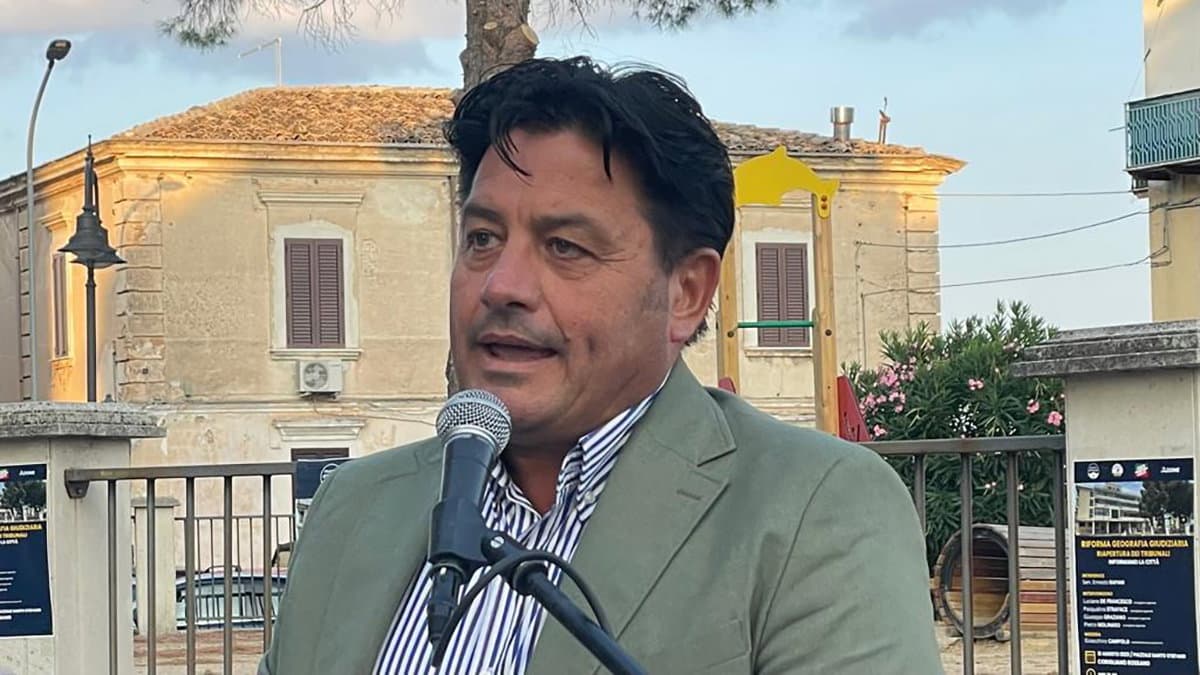 Criminalità a Co-Ro, Rapani chiede intervento esercito e attacca Stasi: «Città lasciata senza guida»