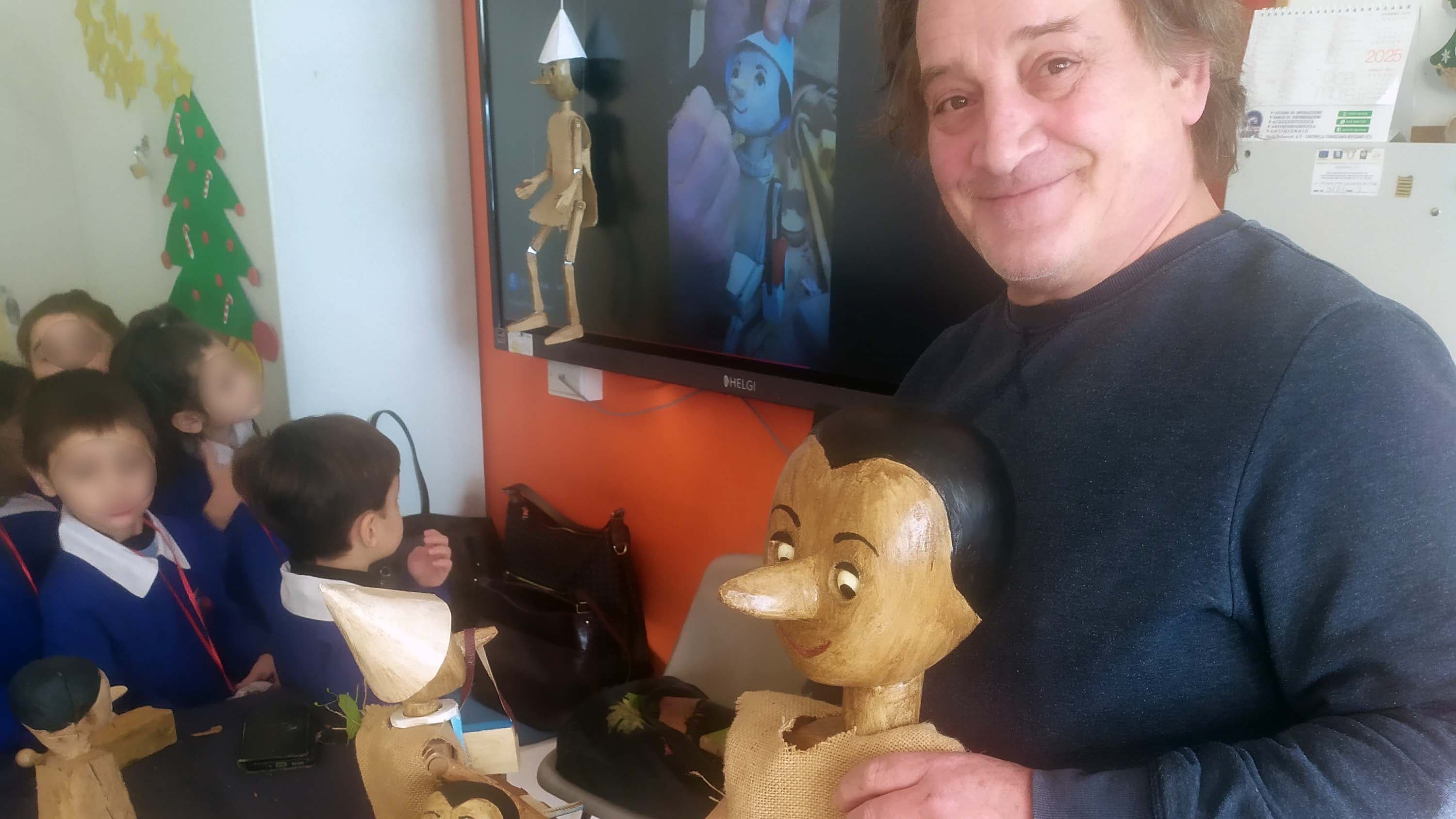Pinocchio torna in classe a Rossano: quando il legno insegna a crescere