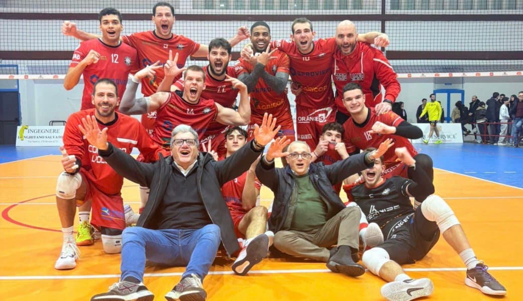 Euforia rossonera a Bronte: Corigliano cala il tris, vola in vetta e conquista la Coppa Italia
