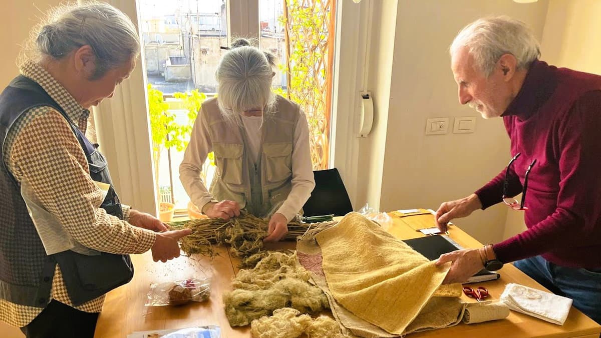 Crosia, il tessuto di ginestra arriva in Giappone: la tradizione calabrese all’Università di Kyoto