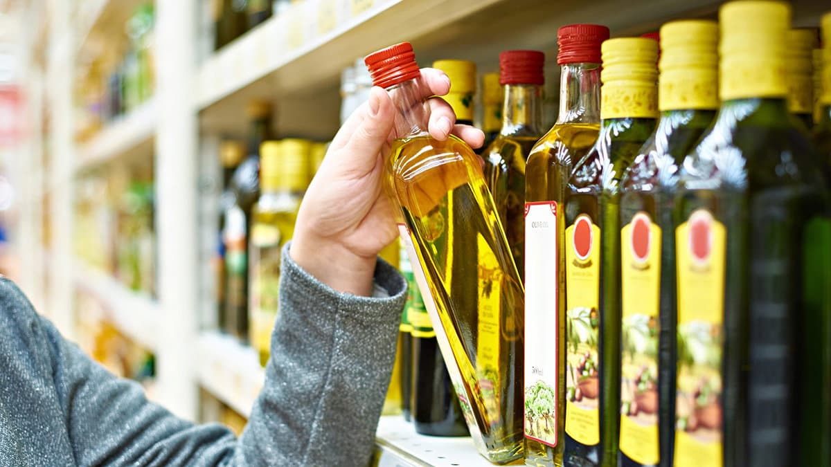 Calabria, allarme Coldiretti sull’olio d’oliva: prezzi giù per l’invasione di prodotto estero