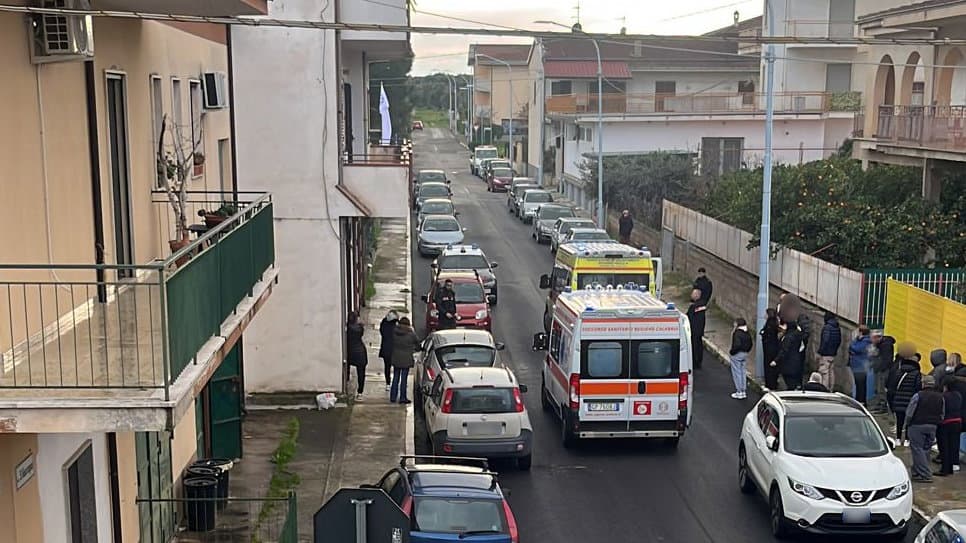 Tragico incidente a Cassano, donna precipita dal secondo piano di una palazzina e muore