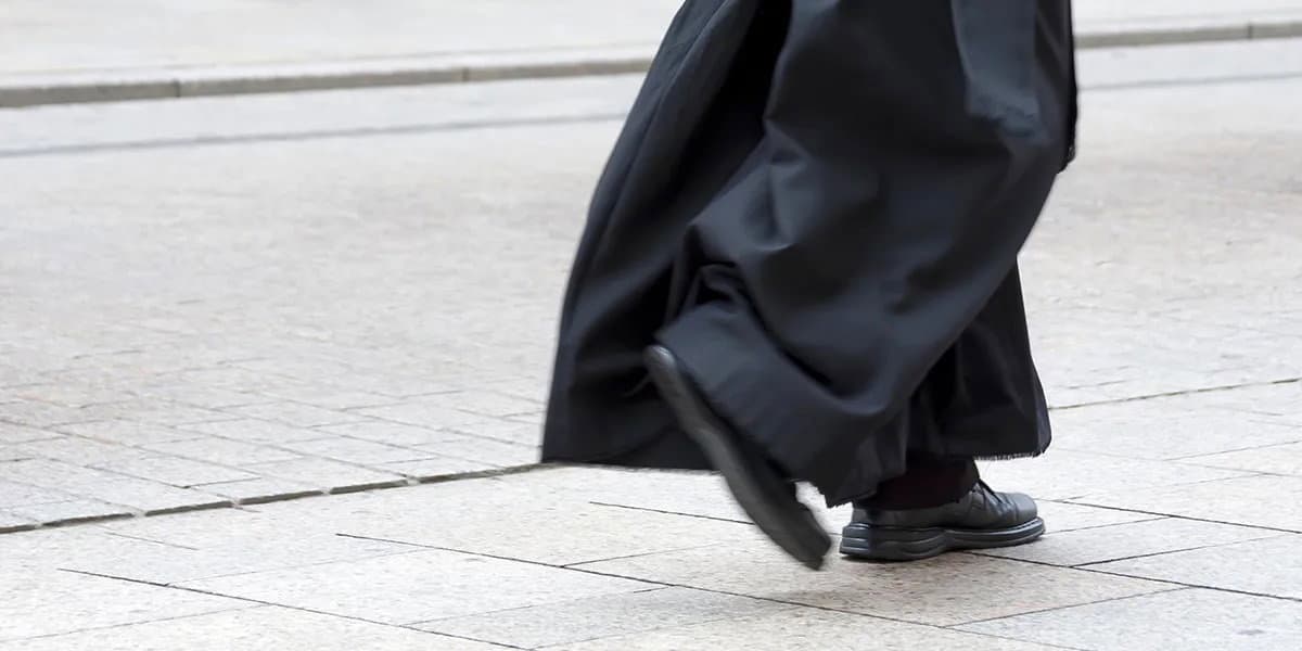 Sacerdote patteggia per tentata rapina all’ex amante: un anno e 4 mesi