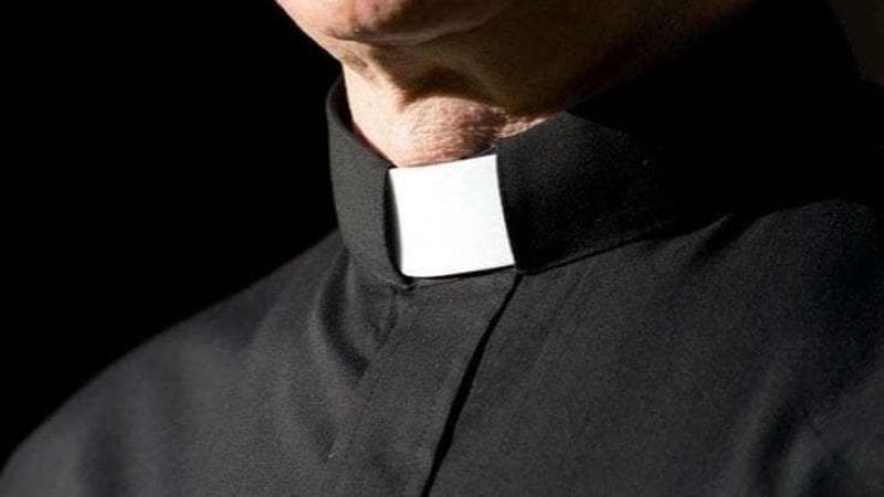 Sacerdote sotto processo, la Curia di Rossano-Cariati: «Profondo rammarico e vicinanza alla vittima»