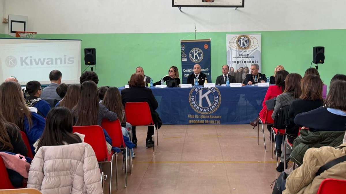Corigliano-Rossano, bullismo e cyberbullismo: incontro del Kiwanis alla primaria Levi per la sicurezza in rete