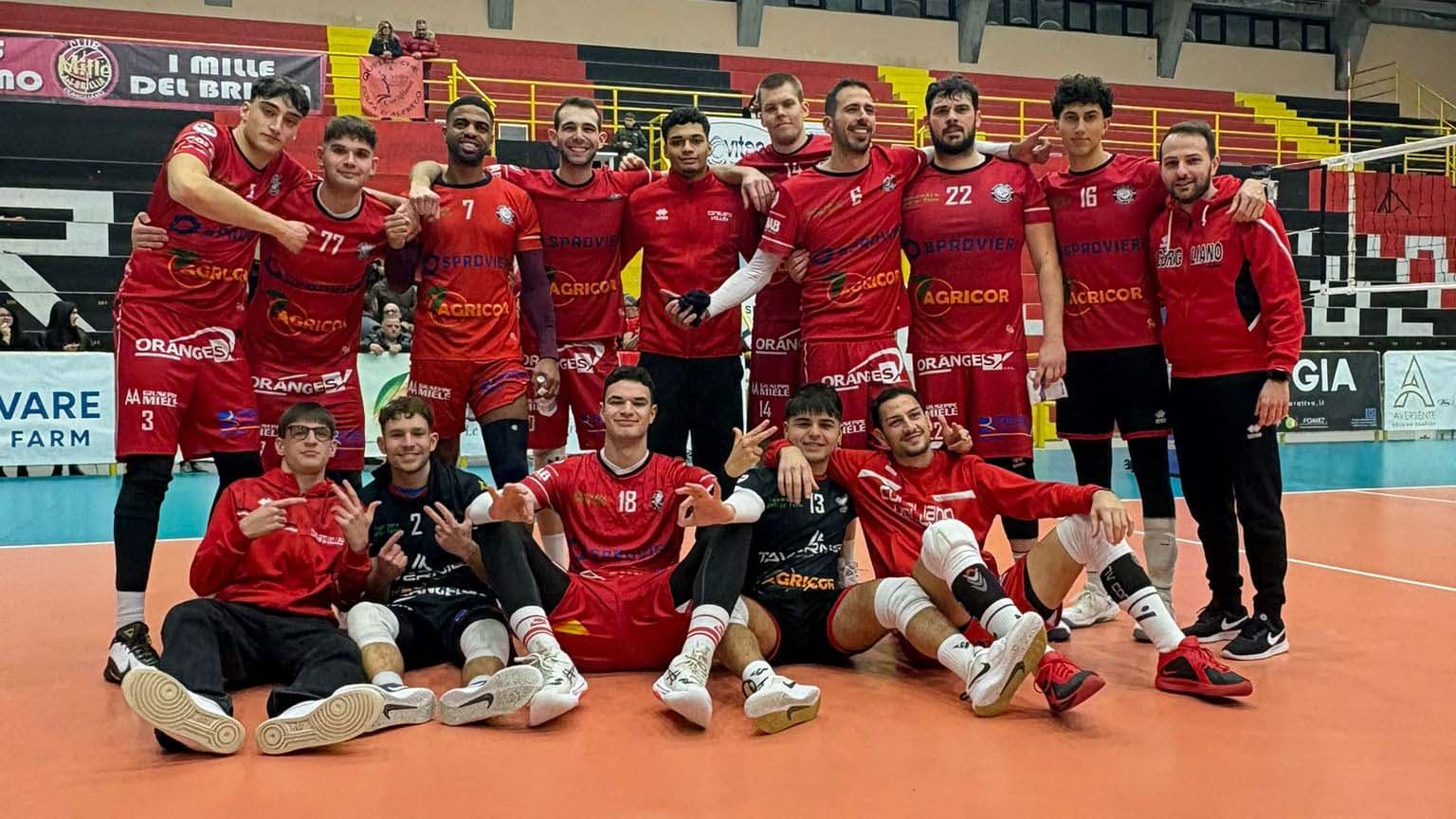 Cuore e rimonta, Corigliano Volley vola da sola in vetta: Sicily battuta 3-1
