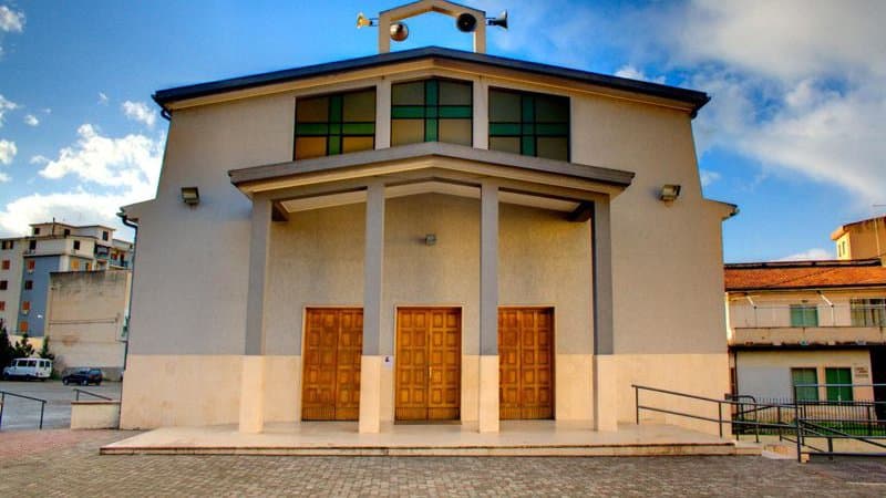 Rubano la teca con l’Eucaristia dalla chiesa, ritrovata poco dopo