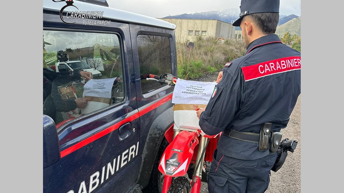Castrovillari, moto da cross senza documenti sequestrata nel Parco del Pollino: sanzionato motociclista