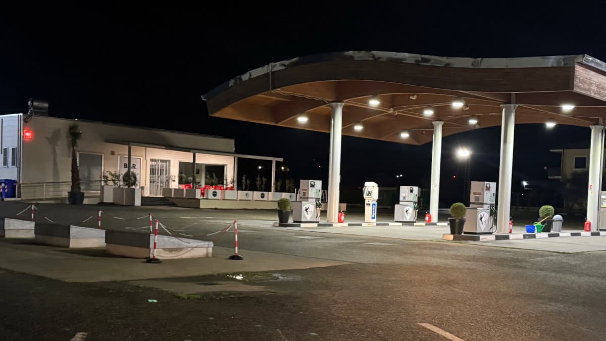 Corigliano scalo, nuovo assalto notturno al distributore: furto sventato