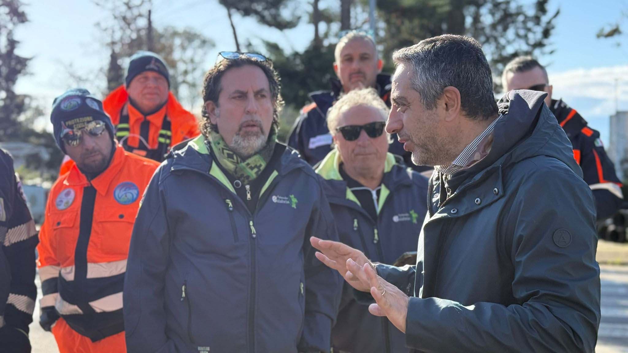Laghi di Sibari, l’acqua scende ma resta l’emergenza: «Si lavora senza sosta»