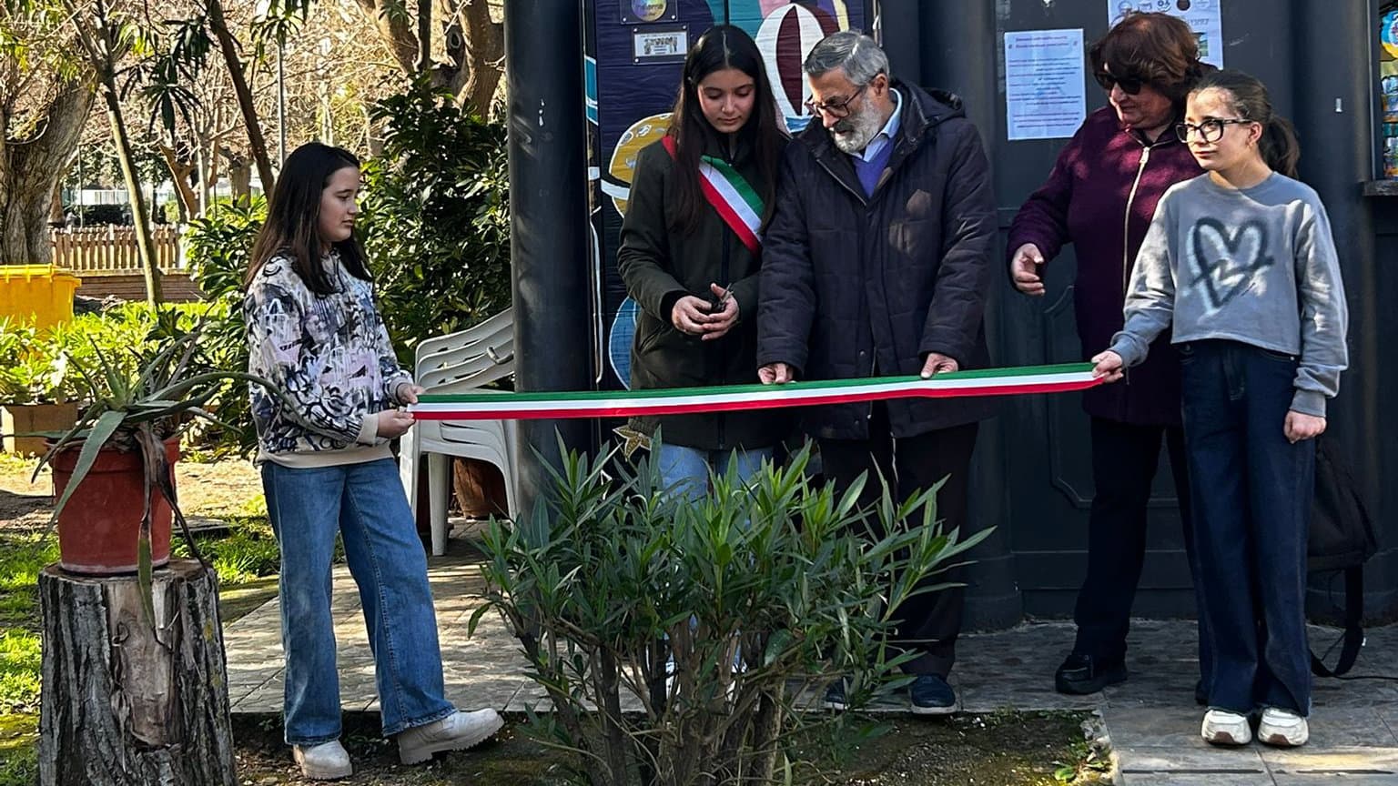 Corigliano-Rossano, nasce la prima biblioteca a cielo aperto: libri gratis nella villa De Falco