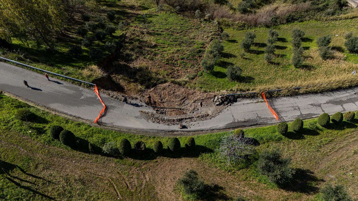SP120, la frana che svela l’azzardo: senza studio geologico il ripristino è un rischio | VIDEO