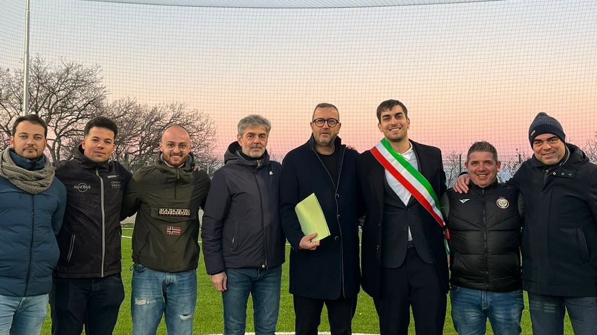 Vaccarizzo, inaugurato il campo da calcio a 5. Pomillo: «Riportato lo sport al centro della vita del paese»