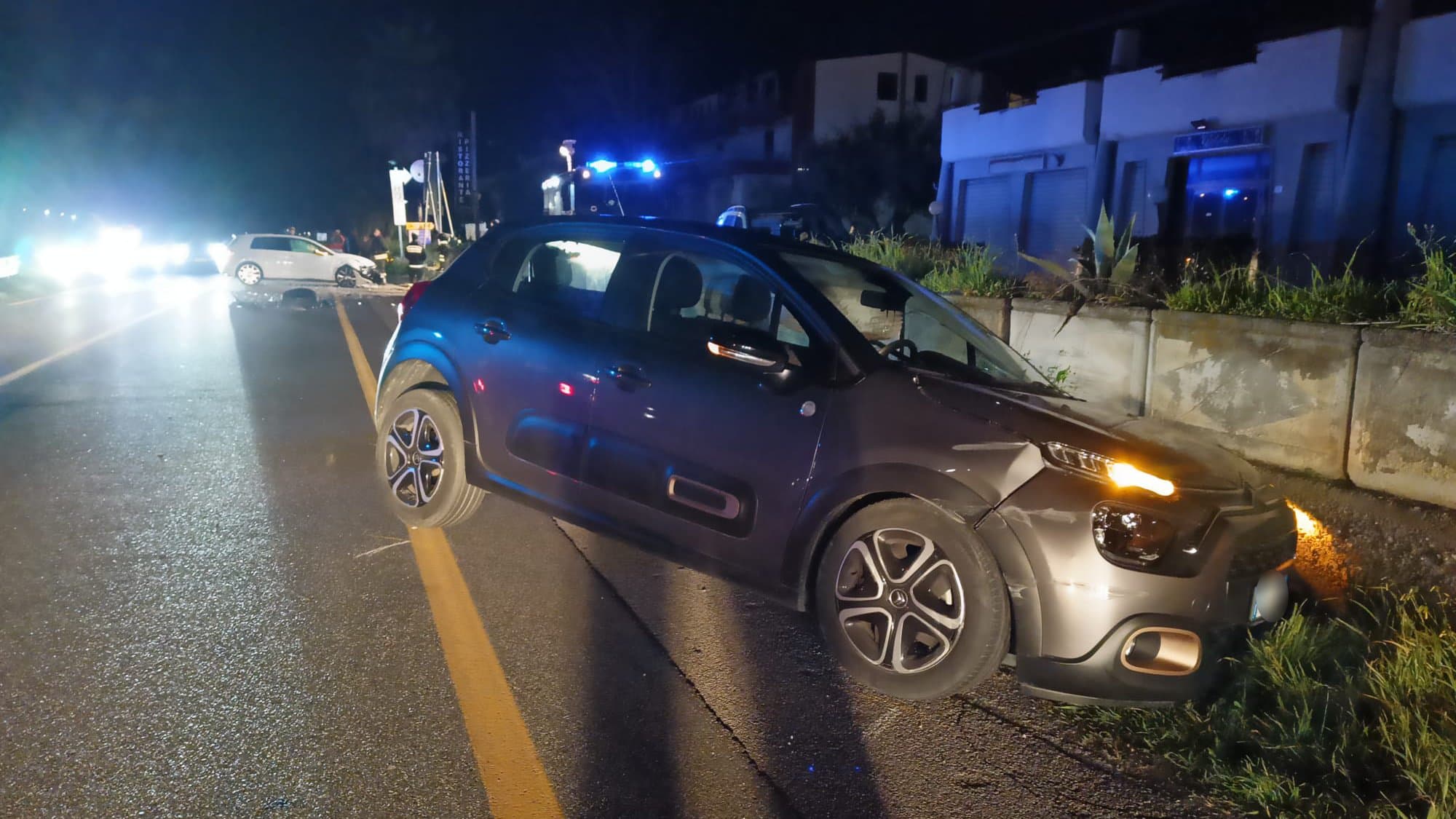 Schianto sulla Statale 106 a Calopezzati Marina, due feriti