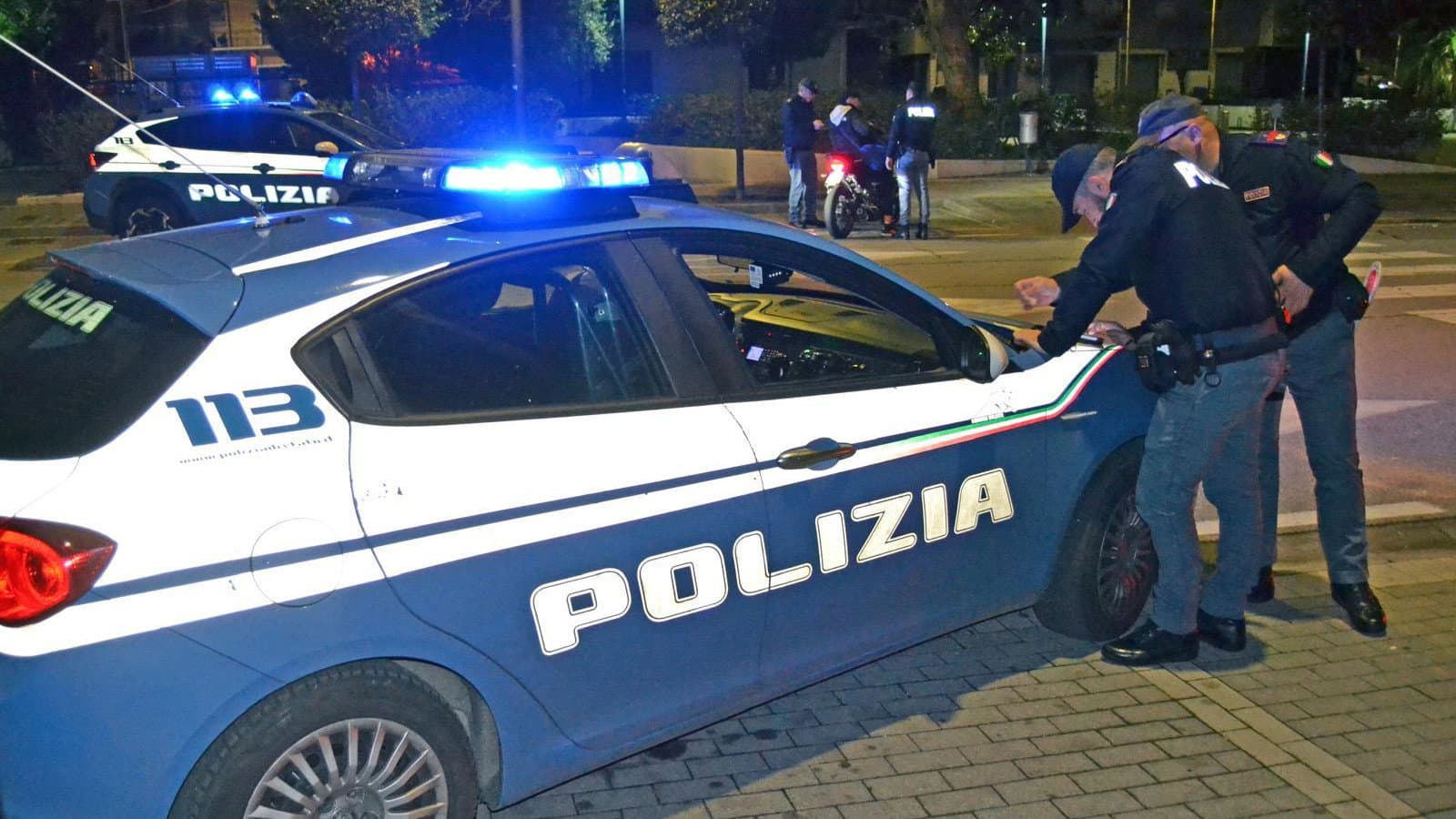 Co-Ro, guerriglia urbana tra stranieri: sei indagati per lesioni aggravate e incendio