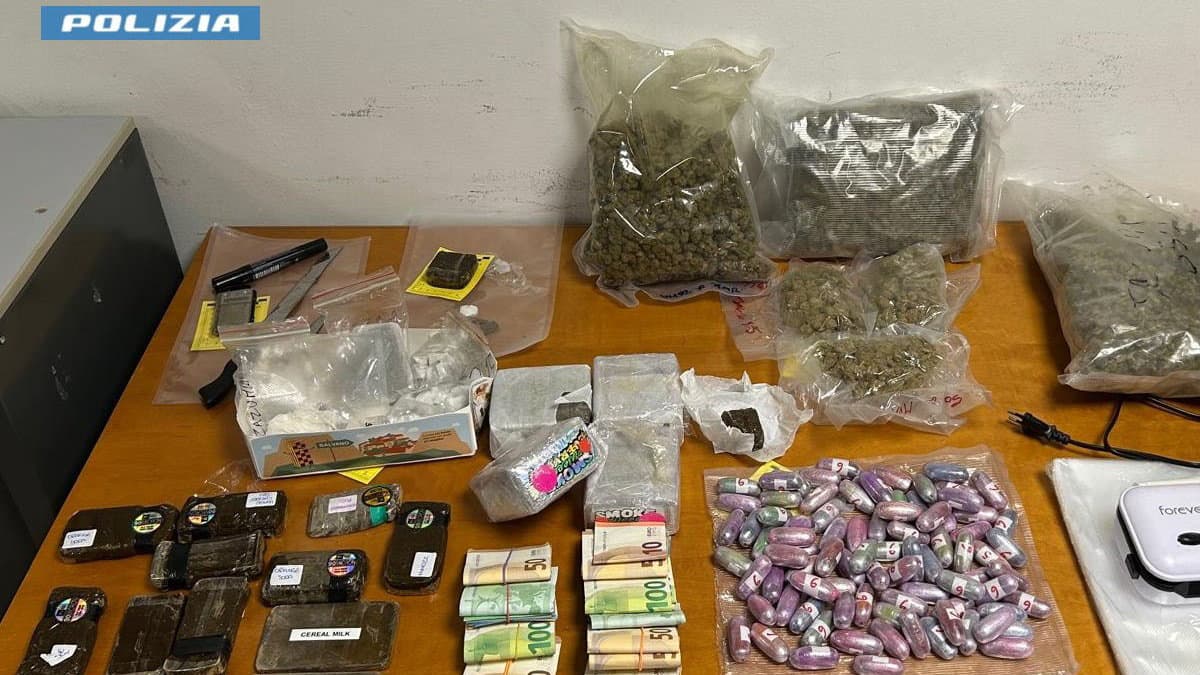 Provincia di Cosenza, 4 arresti e maxi sequestro di droga: oltre 6 kg di hashish tolti dalle piazze