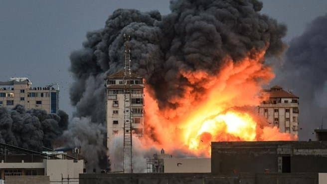 Crisi Medio Oriente, calabresi bloccati ad Abu Dhabi: tra loro due agenti della Questura di Cosenza
