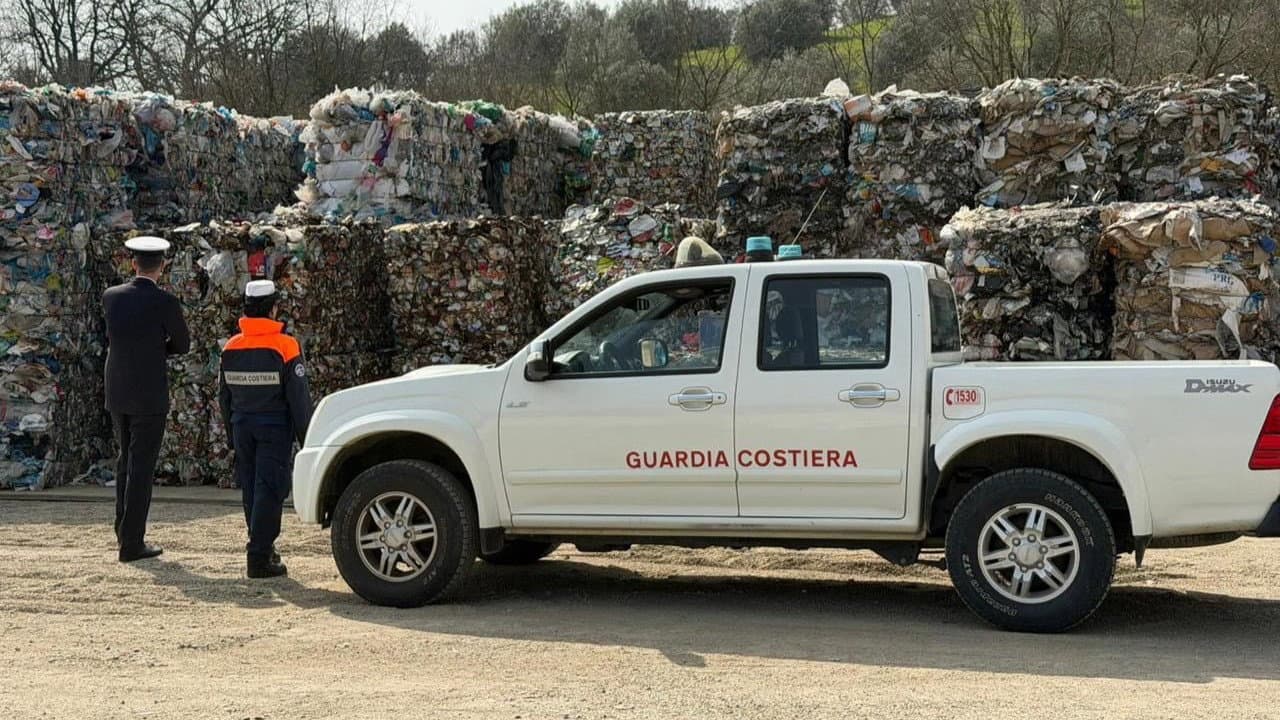Traffico internazionale di rifiuti, sequestro azienda tra Tarsia e Santa Sofia d’Epiro: indaga la Procura di Bari