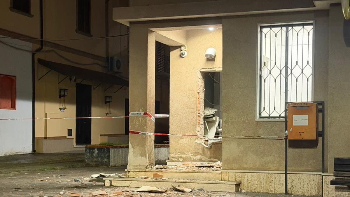 Lauropoli, al via i lavori di ristrutturazione dell’Ufficio Postale dopo l’assalto