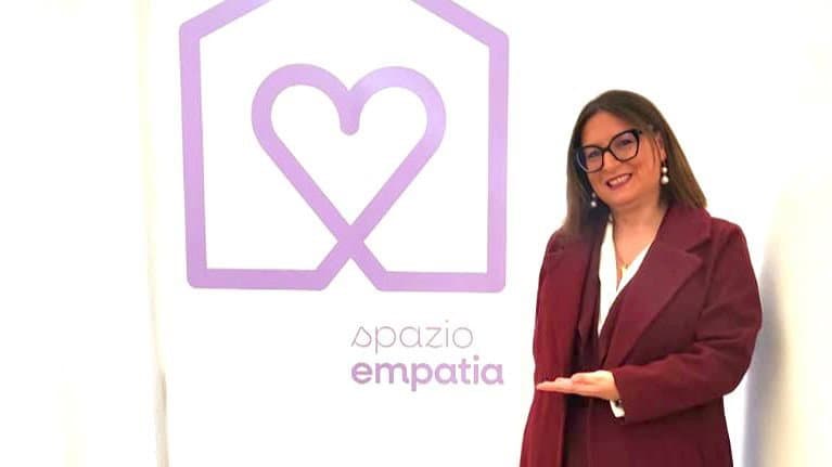 Morano Calabro istituisce l’Assessore alla Gentilezza: delega a Josephine Cacciaguerra
