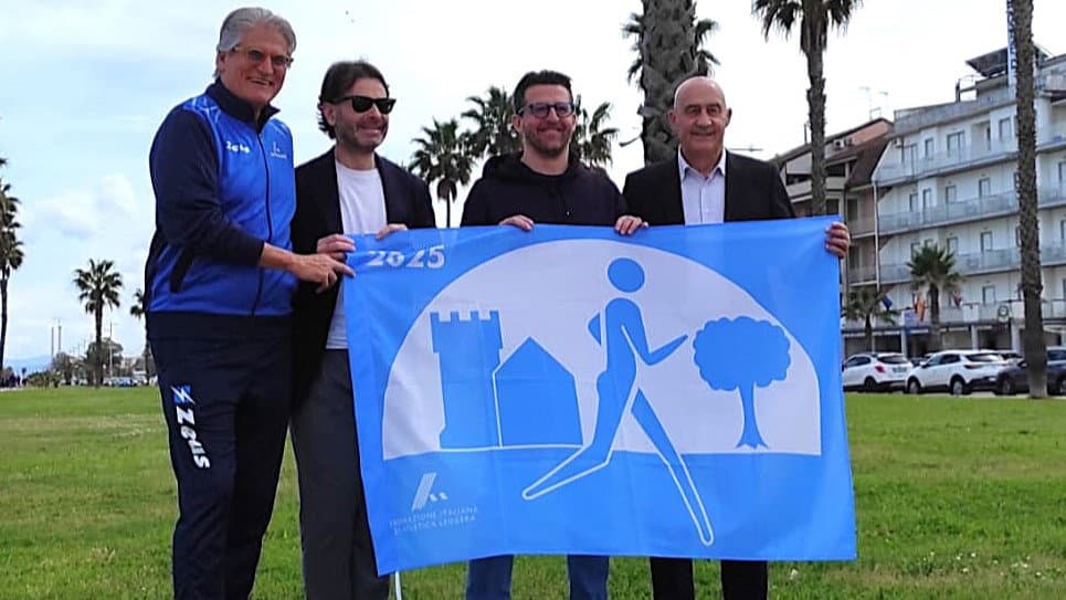 Co-Ro, consegnata la Bandiera Azzurra 2025: Damilano sul lungomare di Schiavonea incontra studenti e cittadini