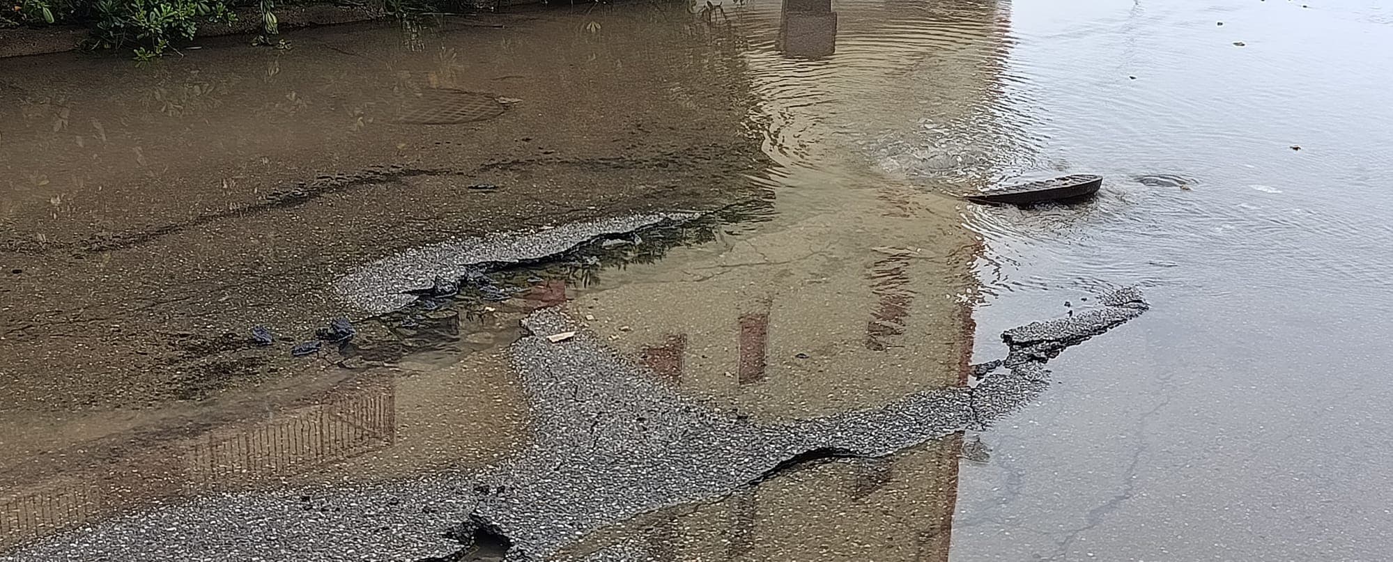 Schiavonea, strada che cede dopo il maltempo: via Leonardo da Vinci a rischio crollo