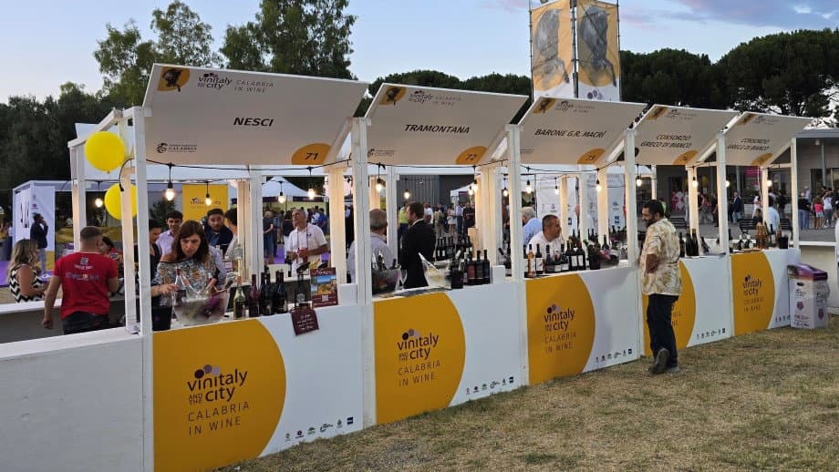 Vinitaly torna in Calabria: da Sibari a Reggio, Copagri rilancia: «Ora serve una Fiera stabile»