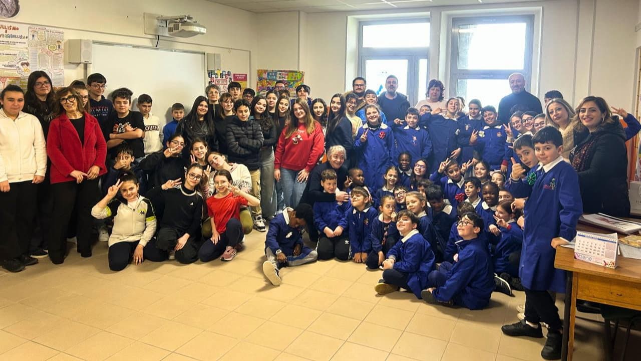 Bambini arbëreshë tra disegno e canto: la 43ª rassegna del costume rivive nelle scuole