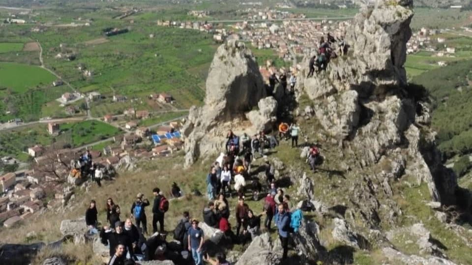 Primavera tra le piccole Dolomiti: 68 giovani da 18 Paesi invadono i sentieri arbëreshe