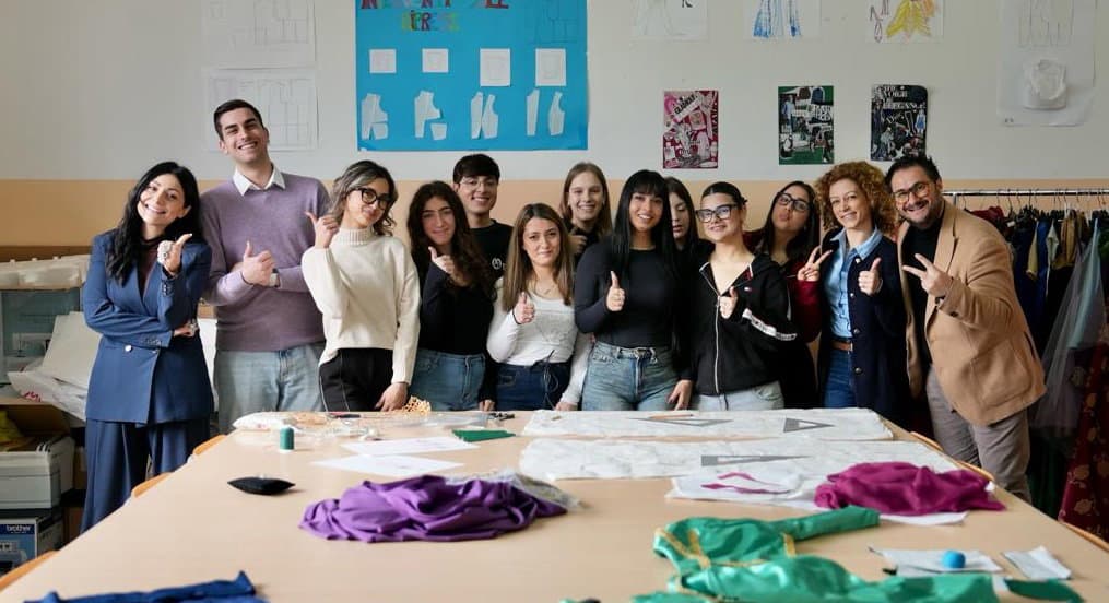 Costume: a Vakarici la tradizione si fa moda