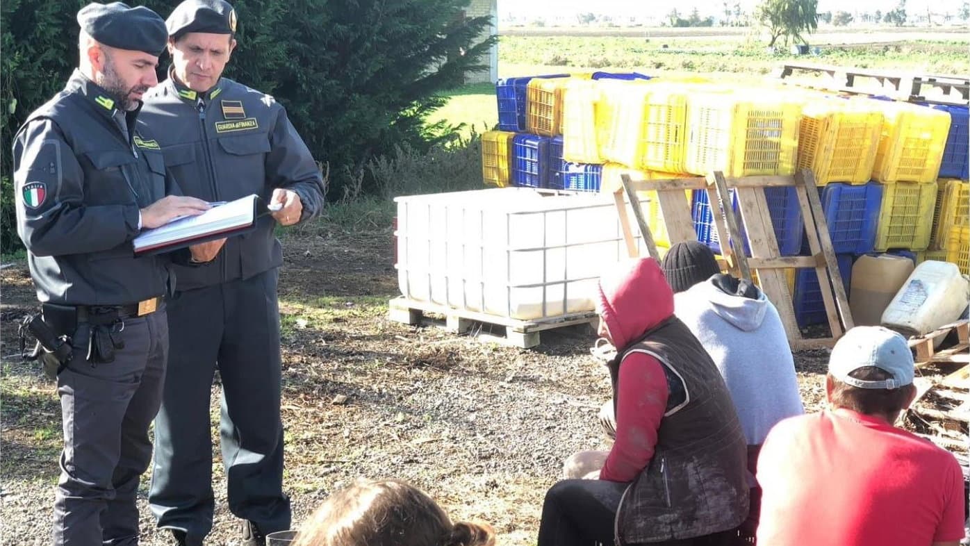 Ingressi illegali mascherati da lavoro: 11 arresti, scoperto sistema organizzato