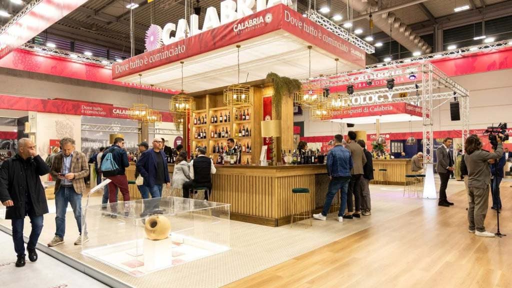 Dal Moscato-Passito di Saracena ai rossi del Pollino: al Vinitaly la Calabria del nord-est prova a diventare sistema