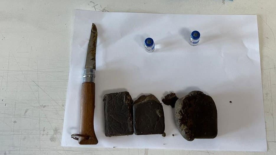 Trebisacce, droga in casa: arrestato con 170 grammi di hashish e contanti