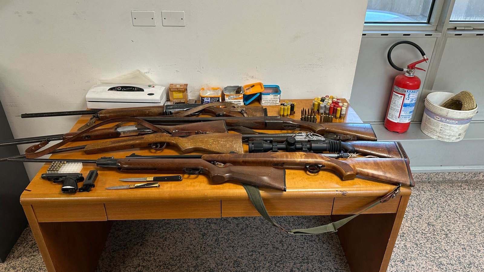 Droga e armi, blitz della Polizia nel Cosentino: un arresto e un arsenale sequestrato