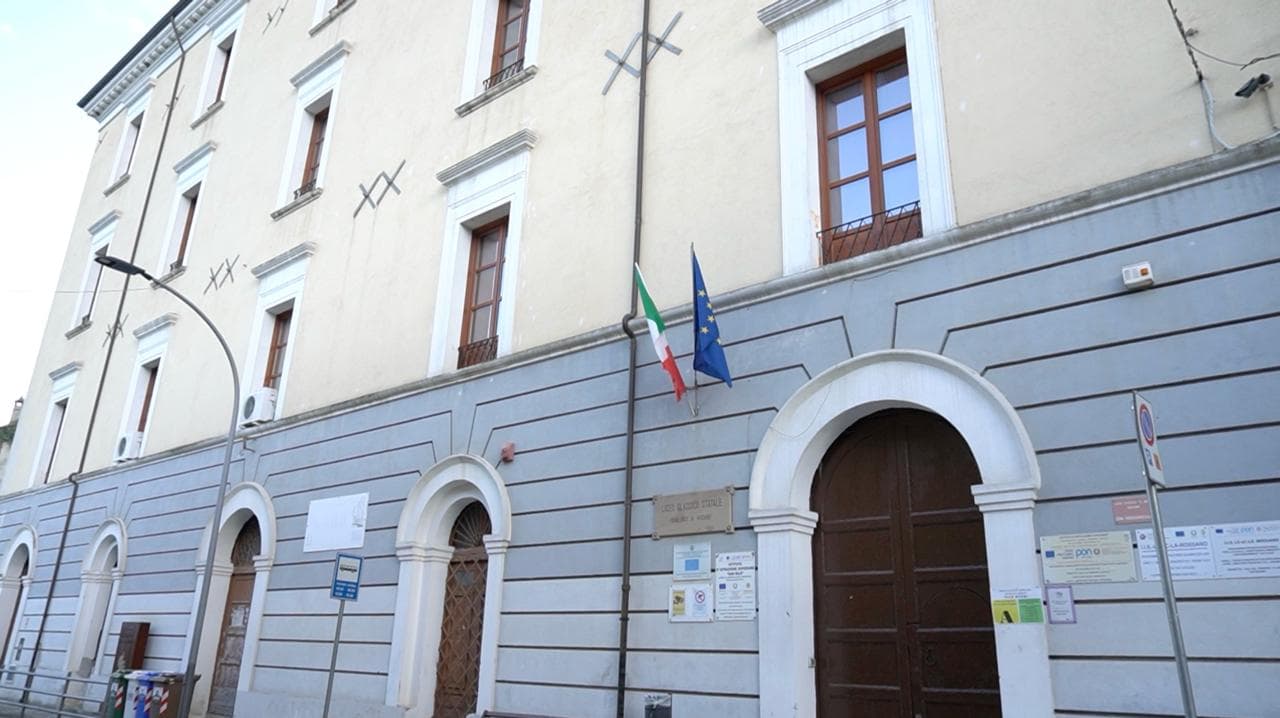 Il San Nilo è senza la certificazione antincendio: tutta la verità sulla scuola di Via XX Settembre
