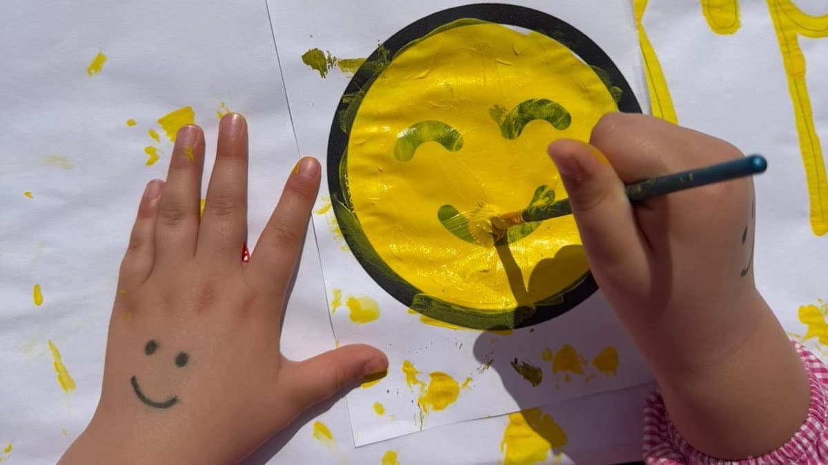 Magnolia e l'educazione alla felicità nei nidi: un percorso contro i modelli dei social