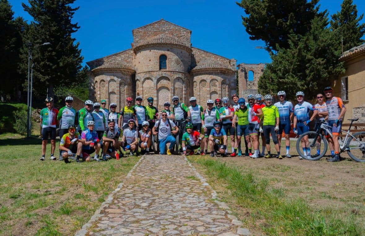 “La Bizantina” cresce ancora: oltre 130 ciclisti da tutta Italia tra sport, fatica e territorio